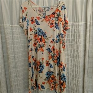 NWT AGNES& Dora Swing Tunic Size M Vintage floral